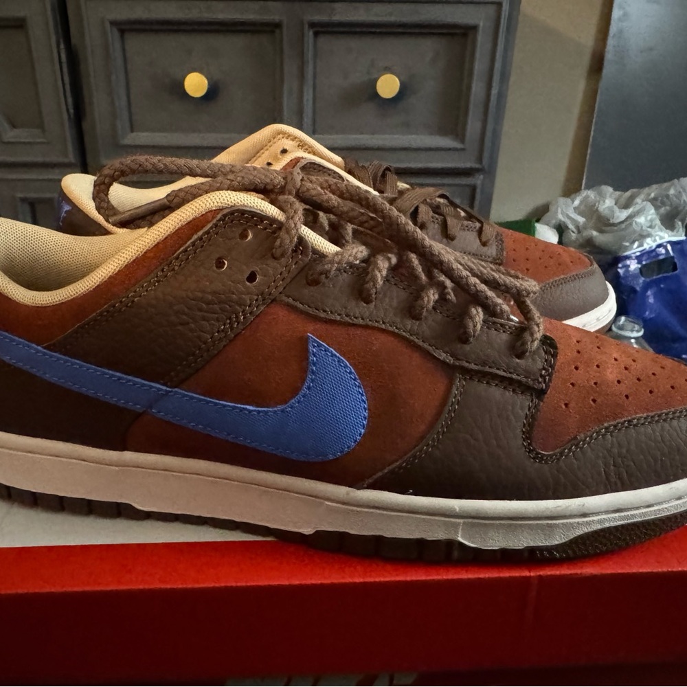 Men’s Nike dunk low in blue and brown color. Size 13